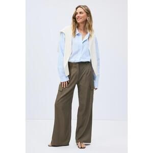 Ellen Tracy Green Button Front Cargo Pants Size M with Seam Slippage